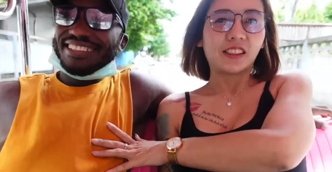 เย็ดสาวไทย เย็ดสาวสักลาย เย็ดกัน อมควย หีน้ำตาล